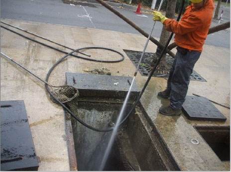 微山池底污泥如何清理